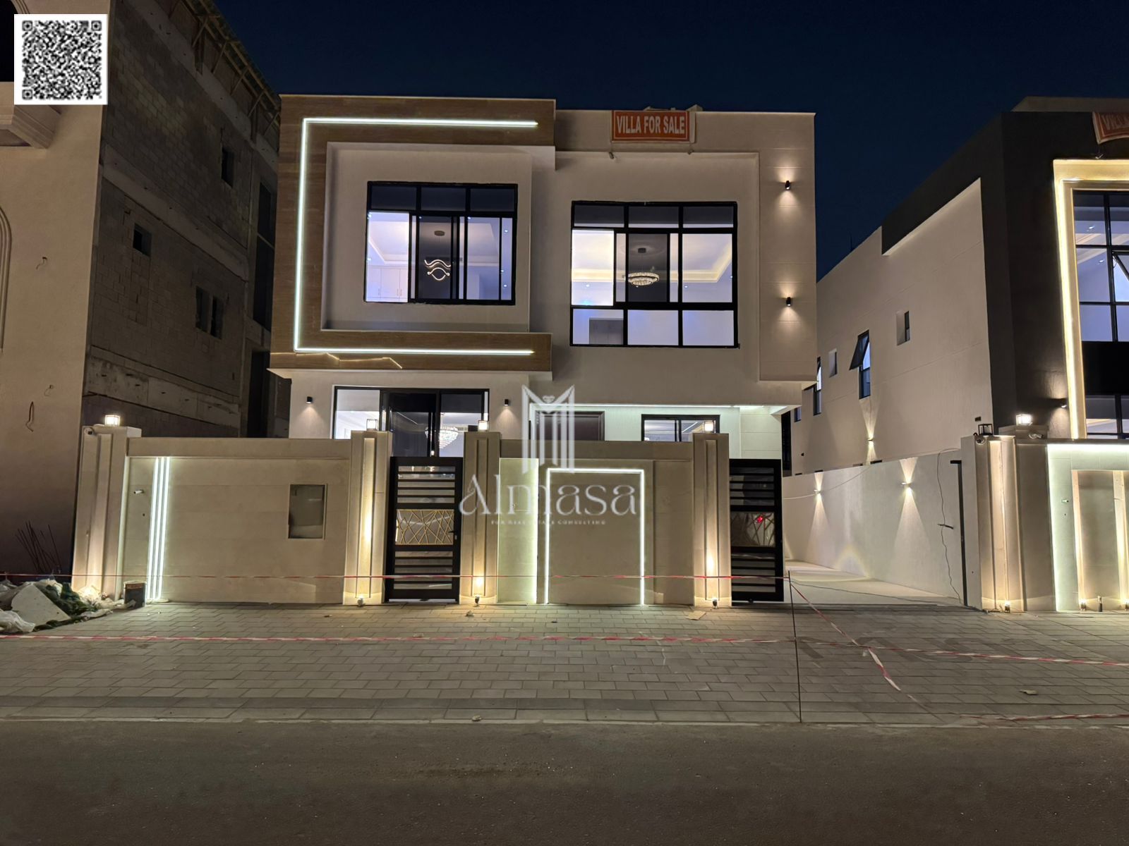 A unique opportunity at an attractive price and without fees: own your dream villa with very high-end finishing and a prime location