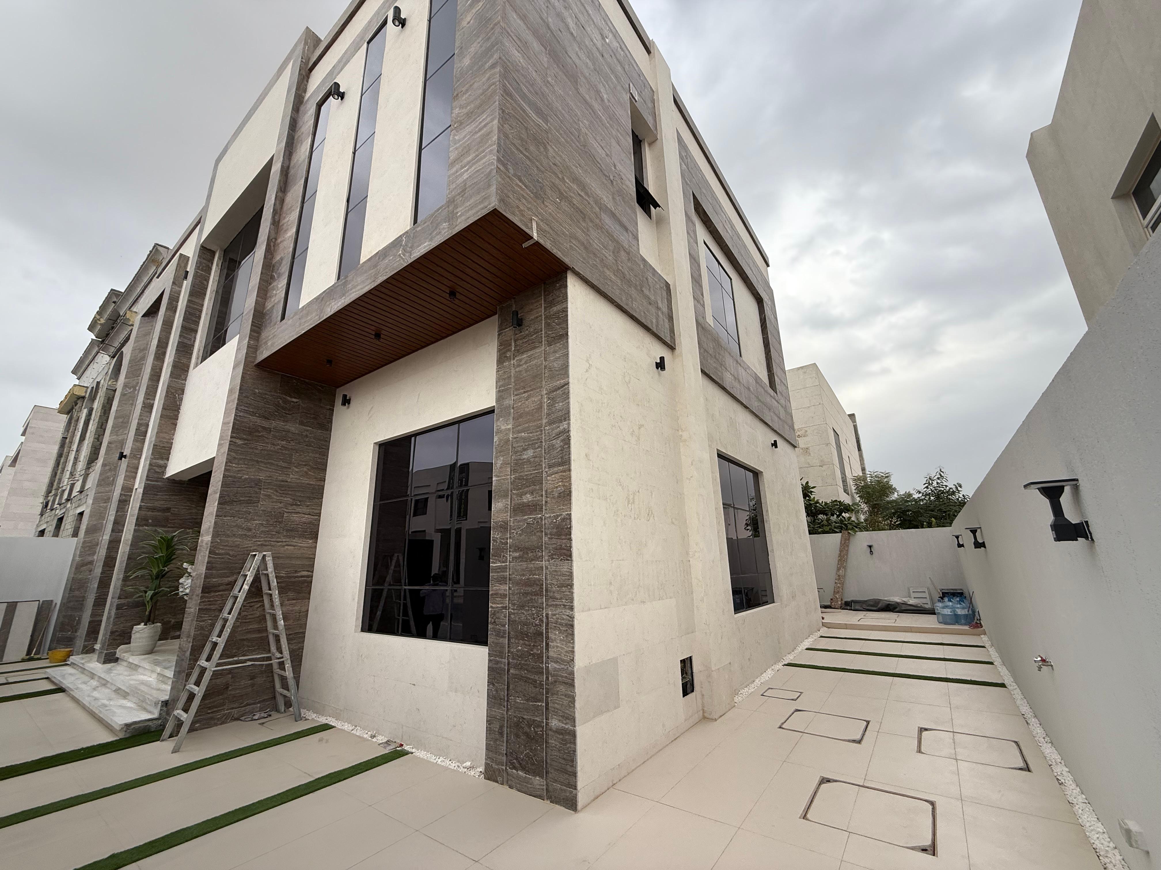 Villa for sale in Al Hooshi area, near the bridge in Sharjah
