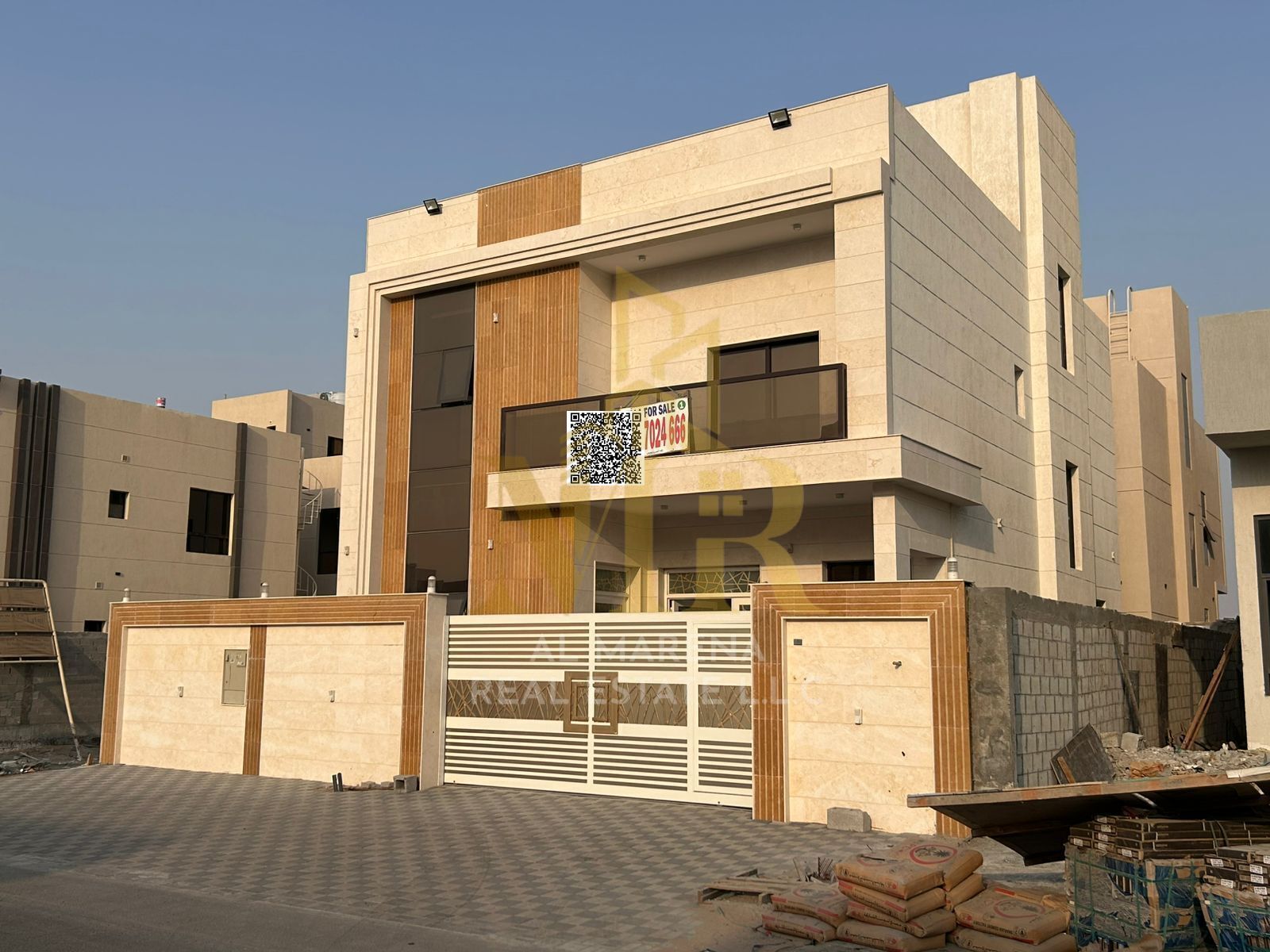 Villa directly from the owner, custom finishing, on a main street, close to all services, freehold ownership for all nationalities, no down payment, i