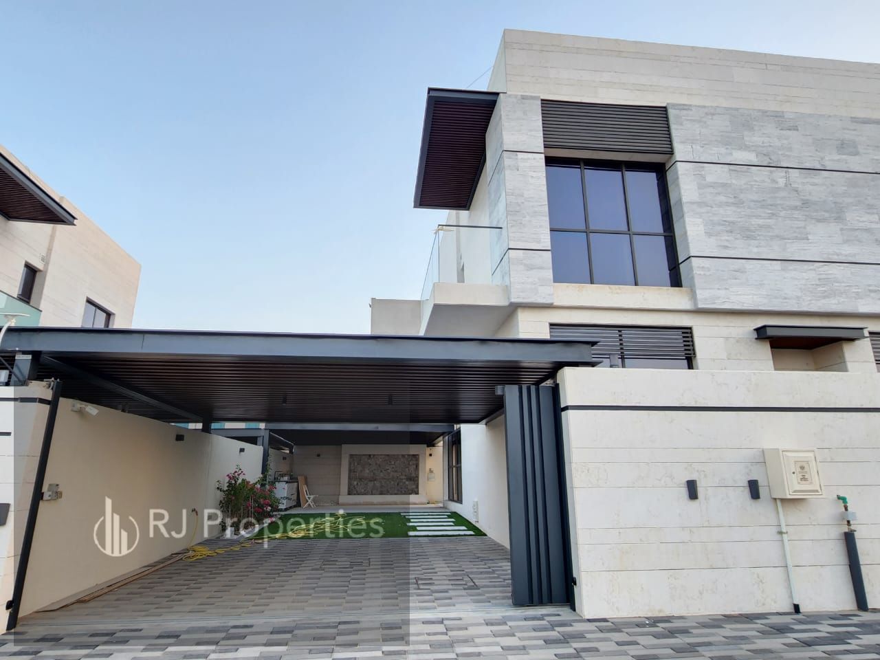 Brand New Villa Bright Location With Private Garden Great Deal