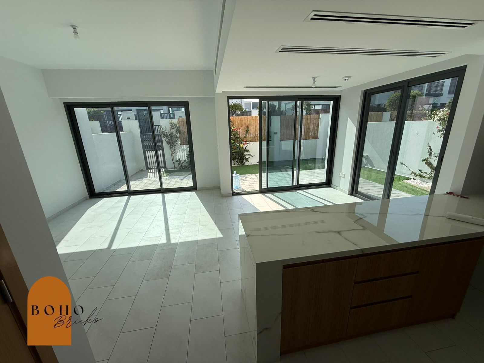 READY TO MOVE | BACK TO BACK | CLOSE TO PARK