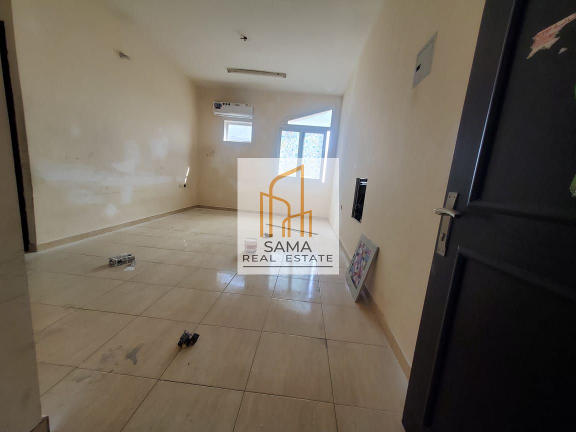 1 BHK CLOSE TO OLD MUWIALLAH PARK FOR FAMILY WITH SPLIT AC RENT ONLY 30K