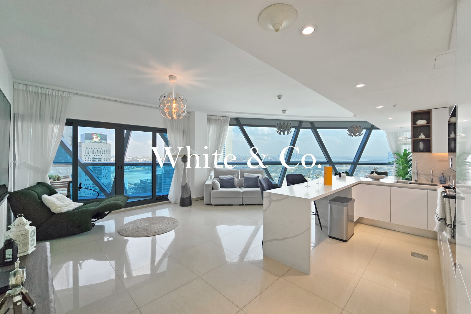 Vacant | City View | Luxury Furnishing