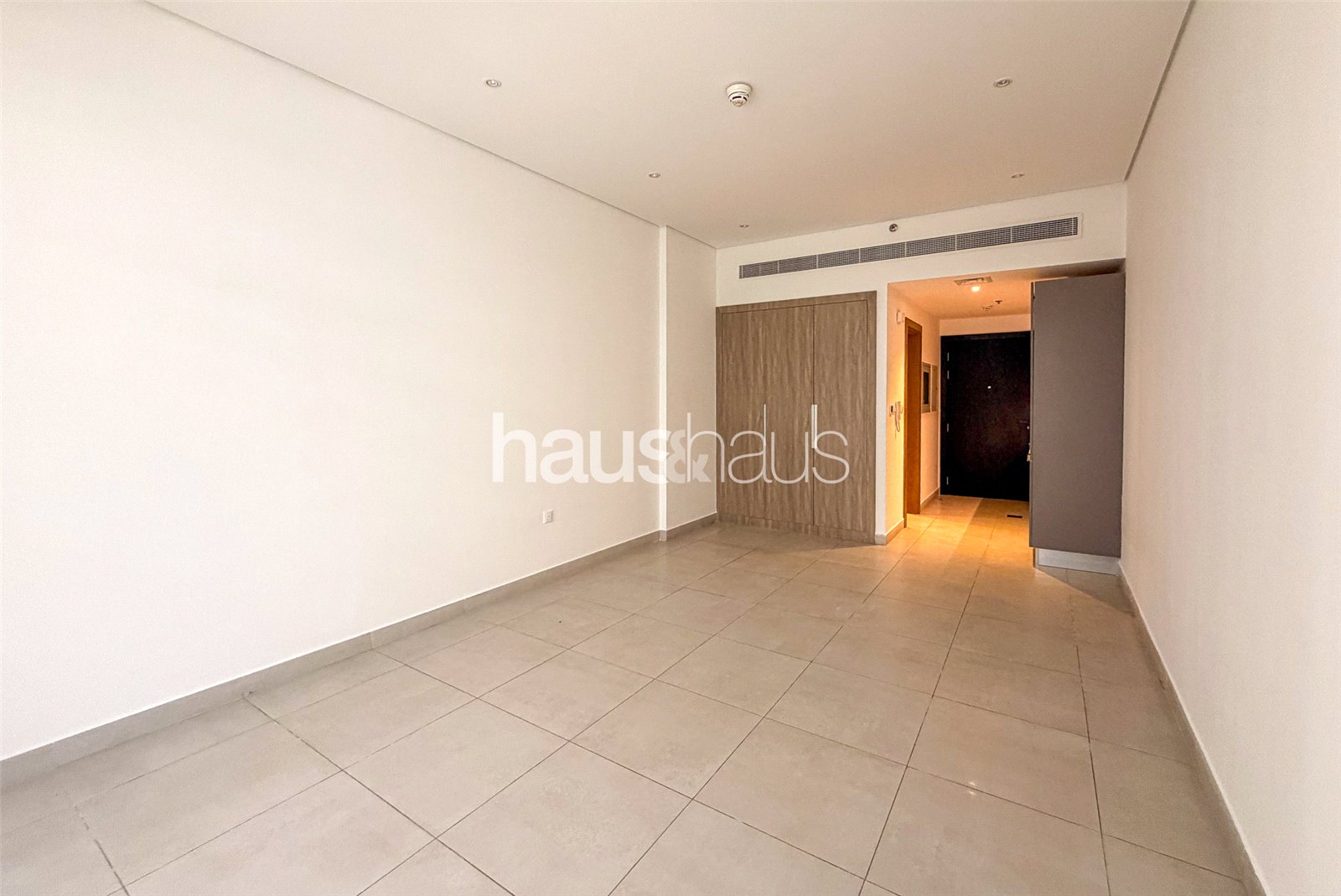 Multiple Cheques | Modern | Close to Hospital