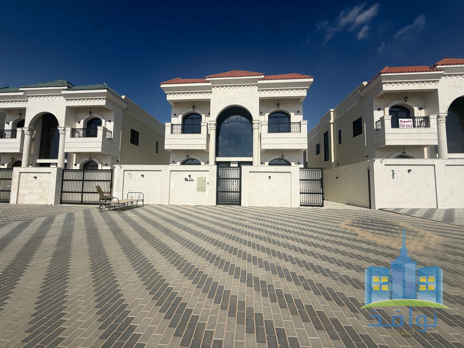 A luxurious villa with 5 master bedrooms, very spacious and with high-end finishes.