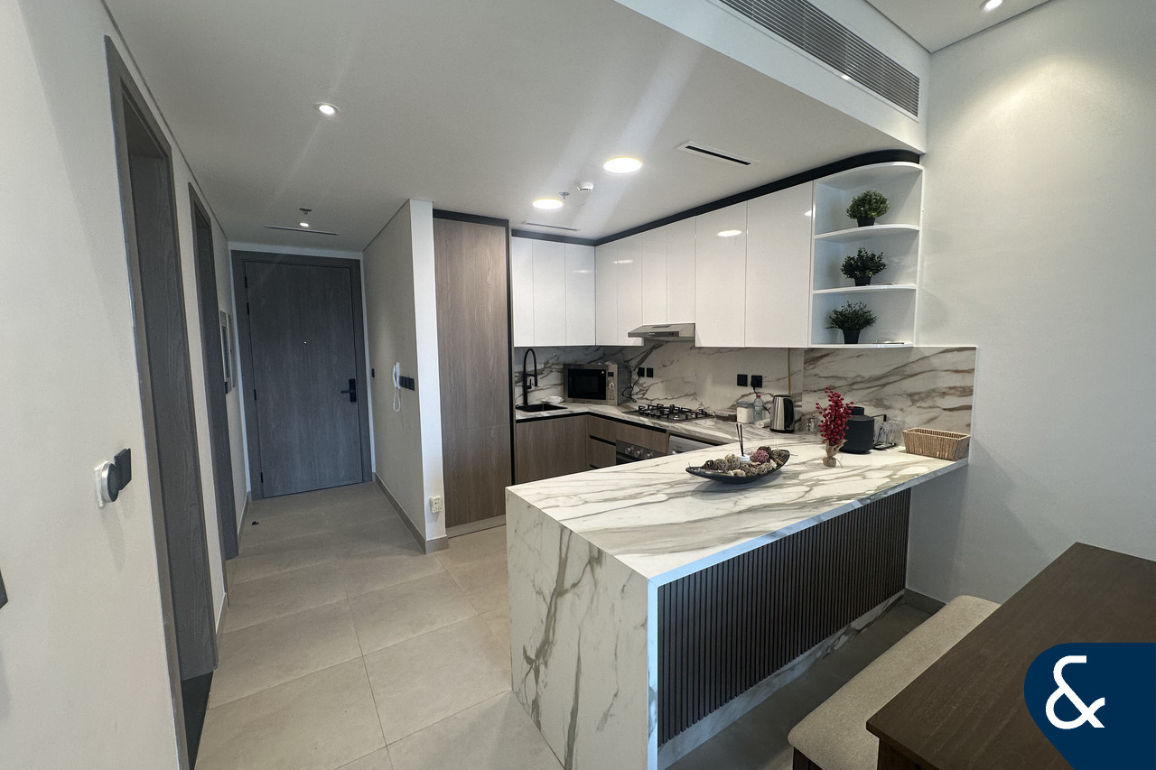 ONE BED PLUS STUDY | FURNISHED | VACANT NOW