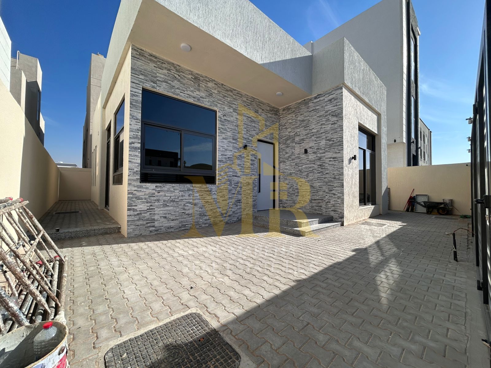 Villa for sale at a bargain price on Sheikh Mohammed Bin Zayed Road, very close to the Chinese Market.