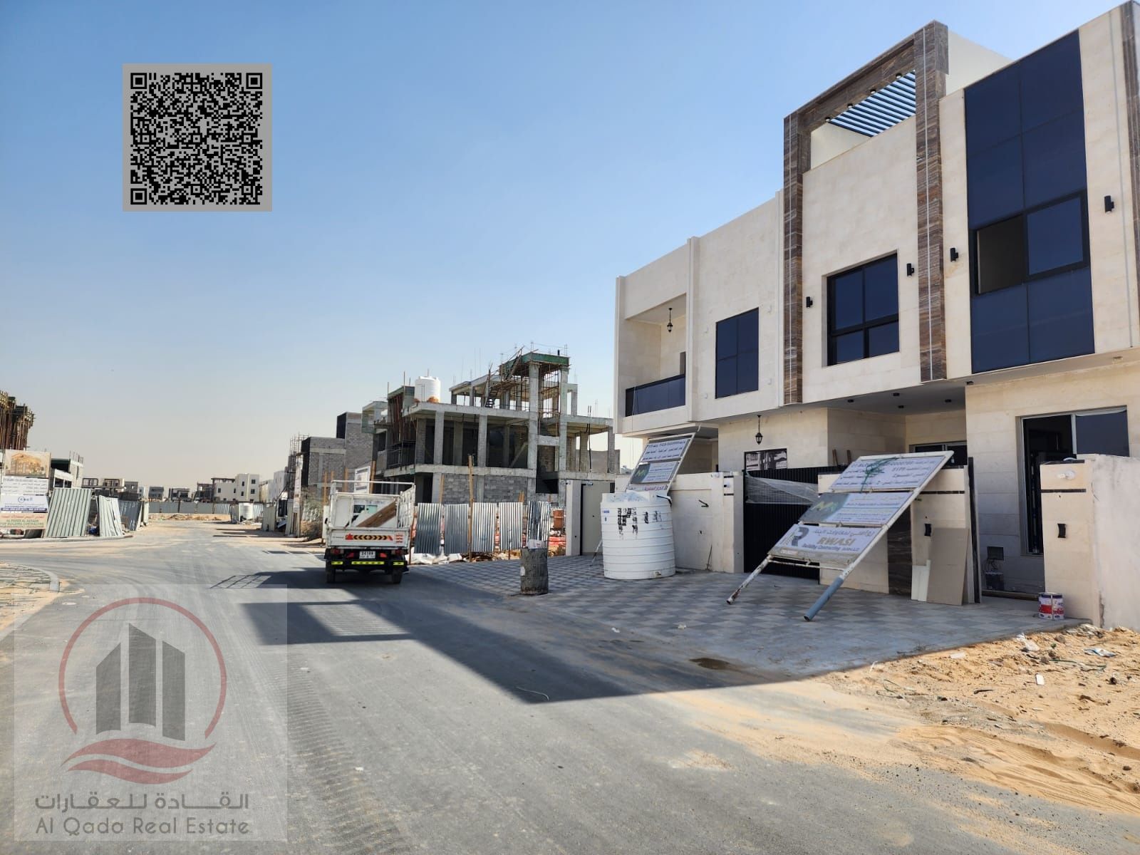 Villa for sale in Ajman, Al Helio area, including registration. 5 master bedrooms, majlis, and living room. Freehold ownership for all nationalities