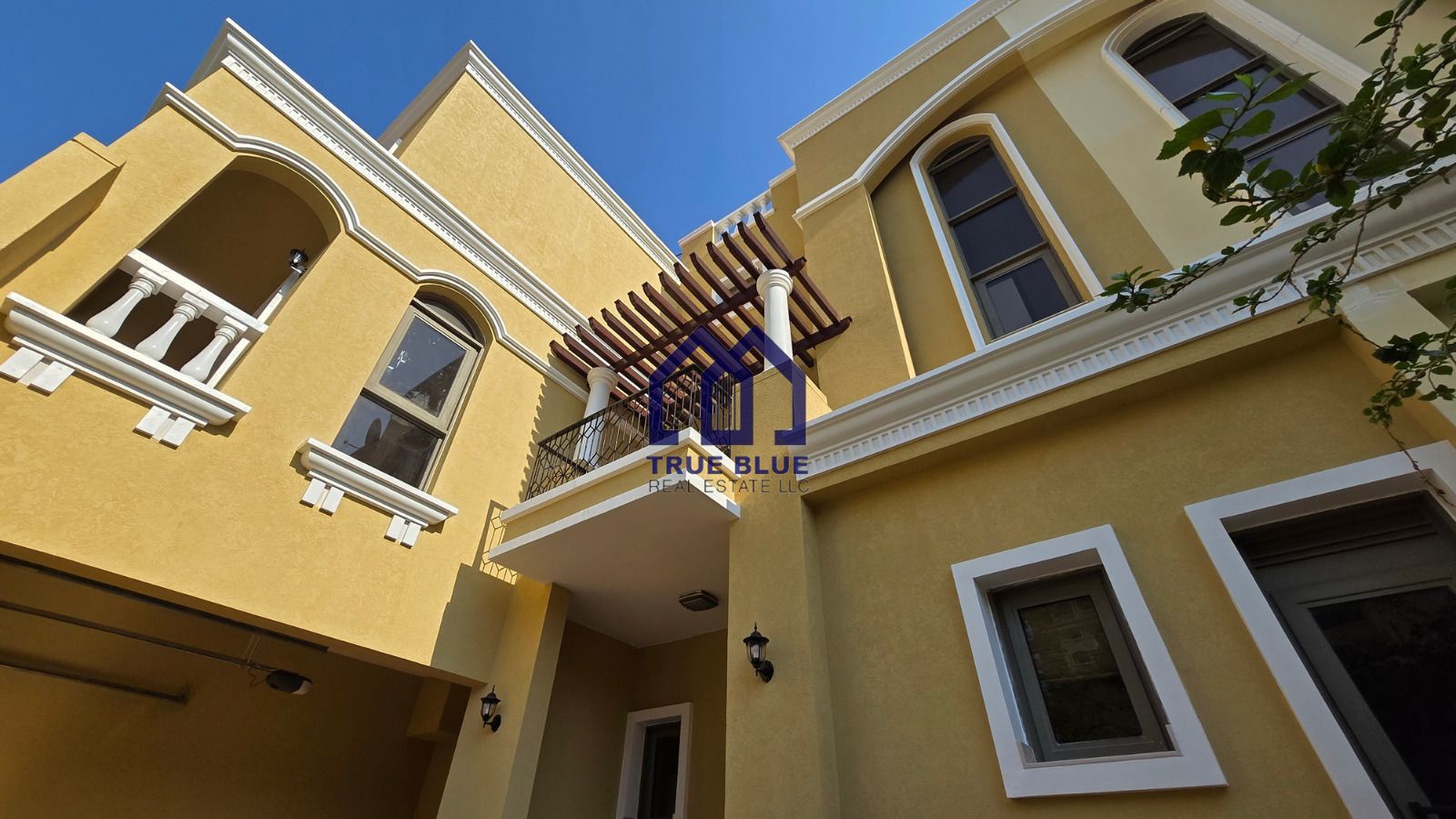 Stunning 4BR Upgraded Townhouse Golf & Lagoon View