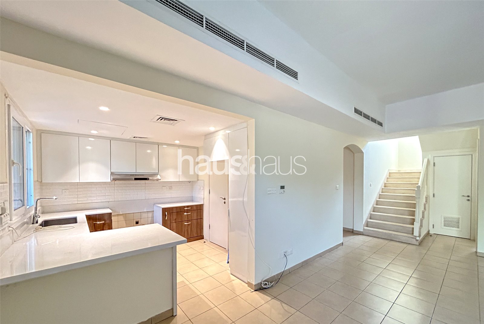 Upgraded Kitchen | White Wood | Single Row