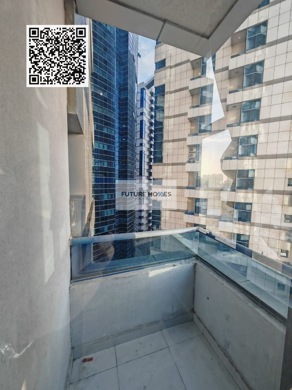HOT DEAL! Spacious 2 BHK For Rent In Falcon Tower with Parking