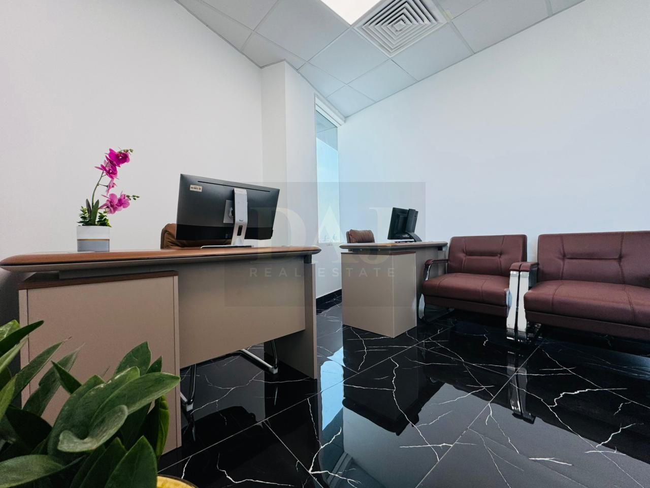 Spacious office | no Commission | near to Metro Station