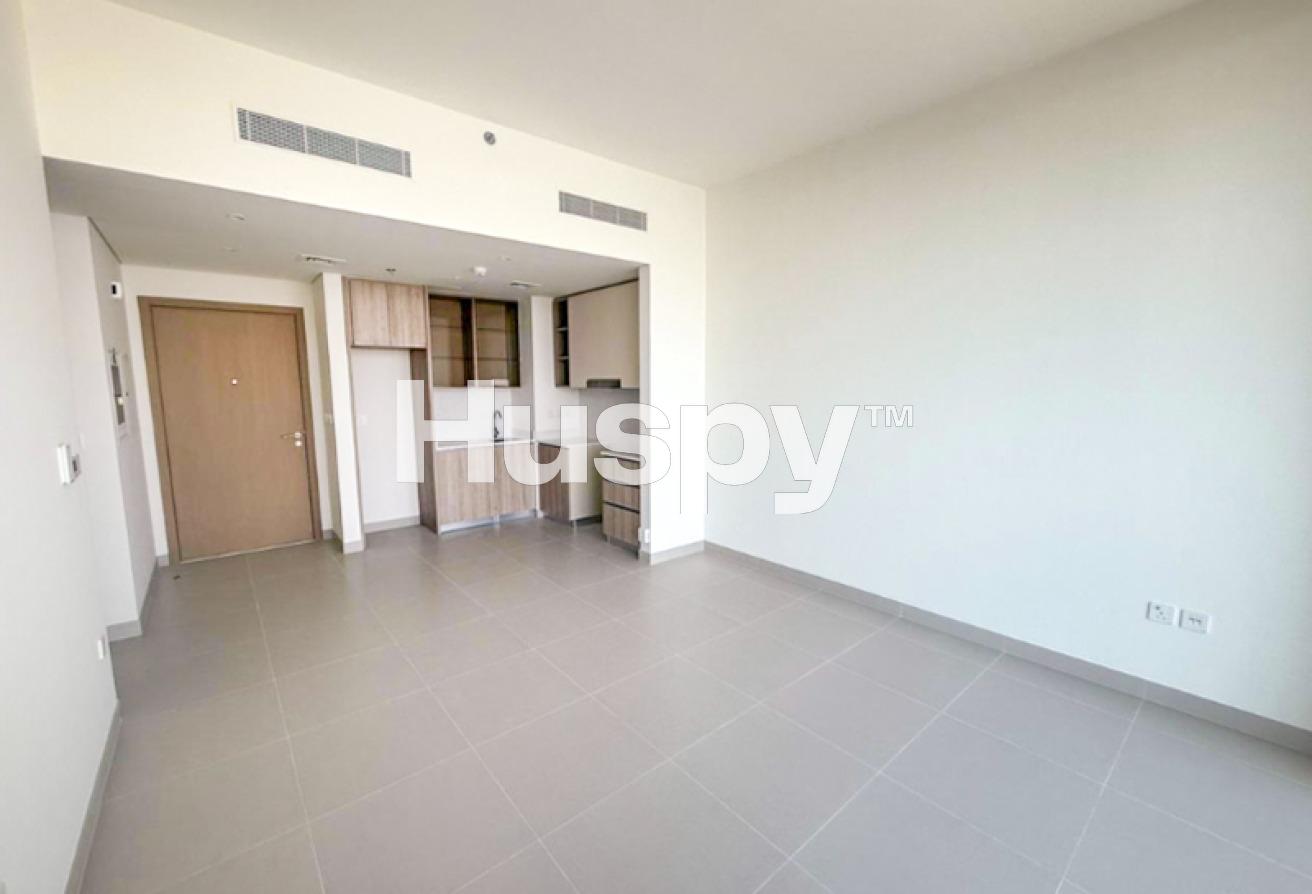 Vacant | Pool and Address View | Unfurnished