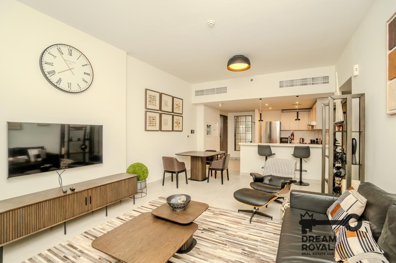 Fully furnished | Huge layout | Close to Metro