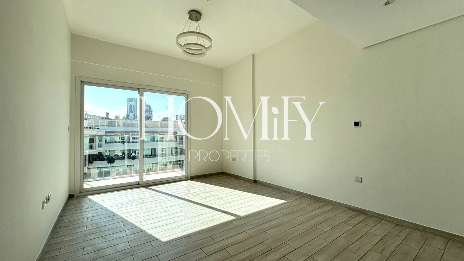 Huge Layout | Ready to Move | Fitted Kitchen