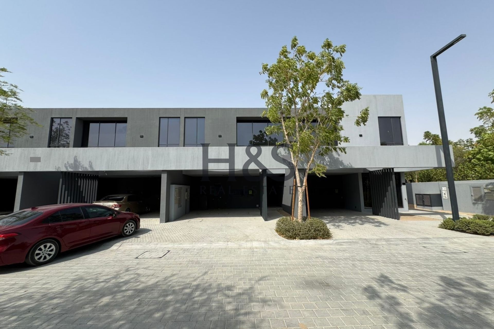 Stylish Mid Townhouse | 4 Bedrooms | Perfect Blend of Comfort & Value
