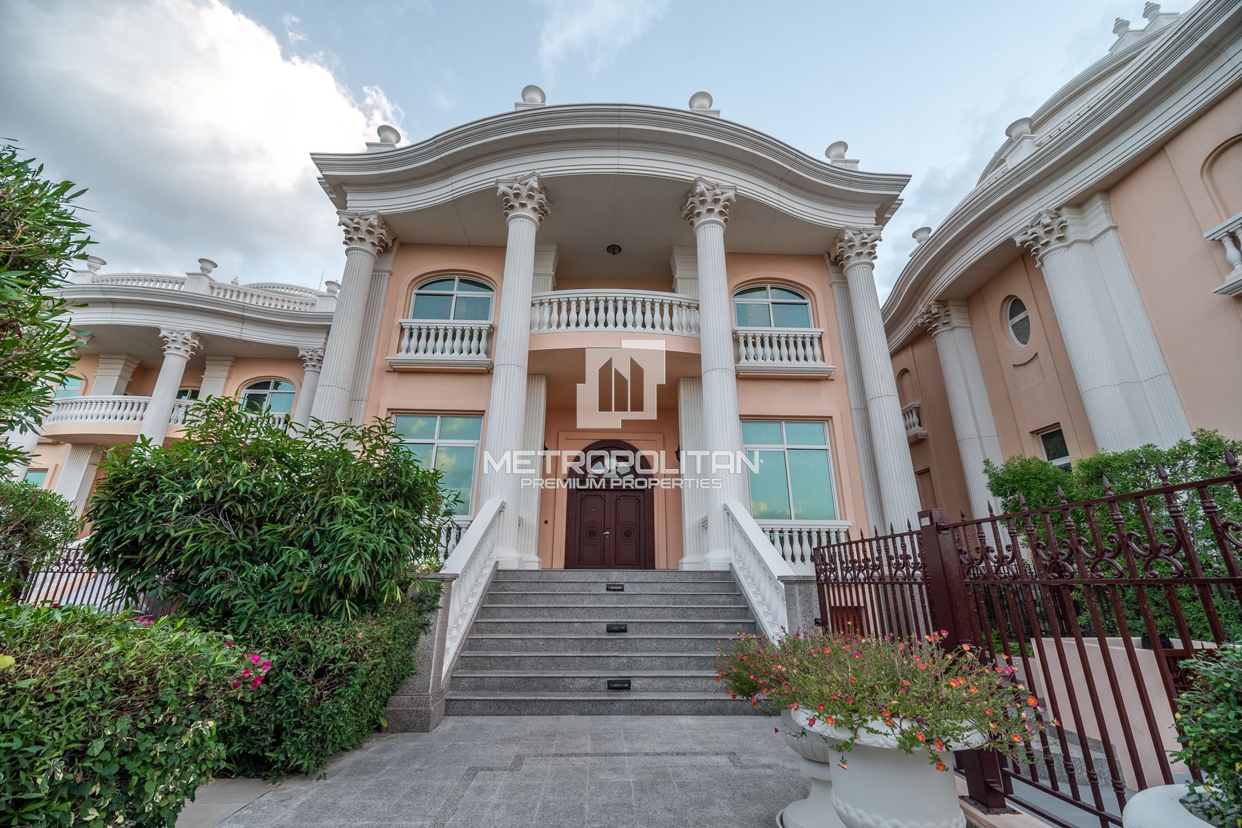 Luxury Beachfront Villa| 5 Star Resort Privileges