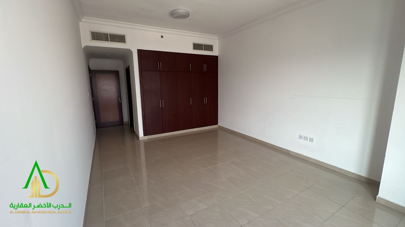 Apartment for sale in Ajman, 1 bedroom and a living room, area 1270 sq. ft. in Conqueror Tower, close to all vital and essential services, super delux