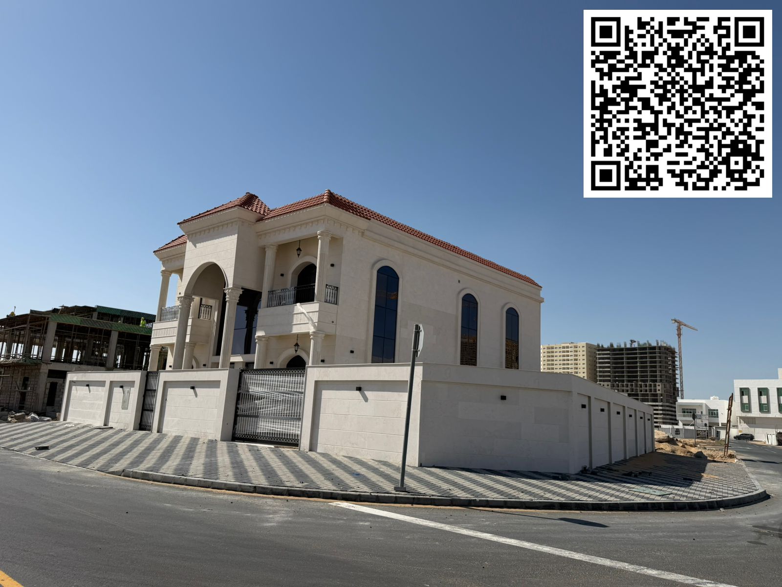 Corner villa for sale in Al Amrah, Ajman, opposite Azha. Land area 5285 sq ft, built-up area 4431 sq ft, 5 master bedrooms with an outdoor swimming po