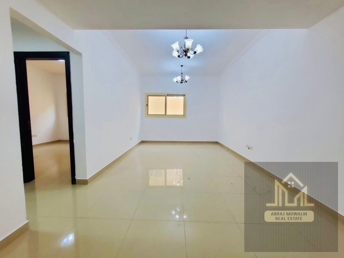 2Bhk !! With Parking!! 2Wasroom!! Close To Park Only Family