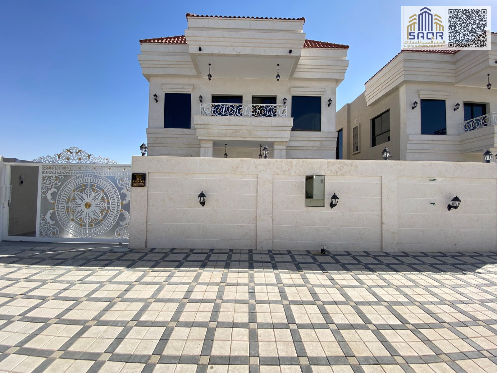 A luxurious villa with an elegant classic design is for sale, combining luxury and practicality.