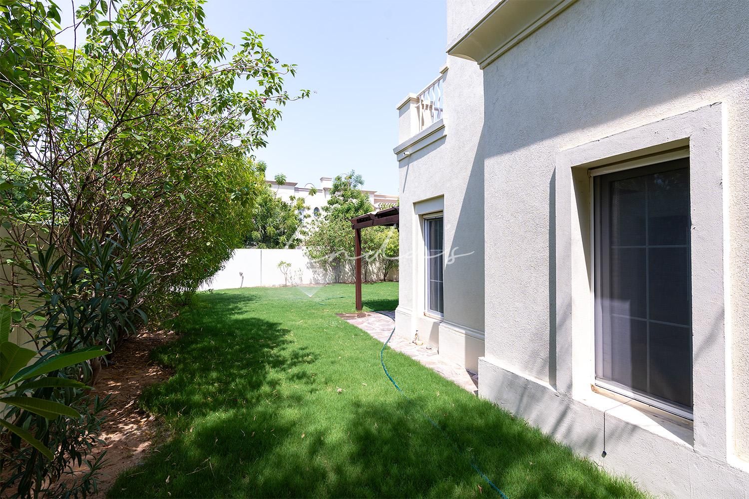 Well Maintained | Upgraded Kitchen | 3E