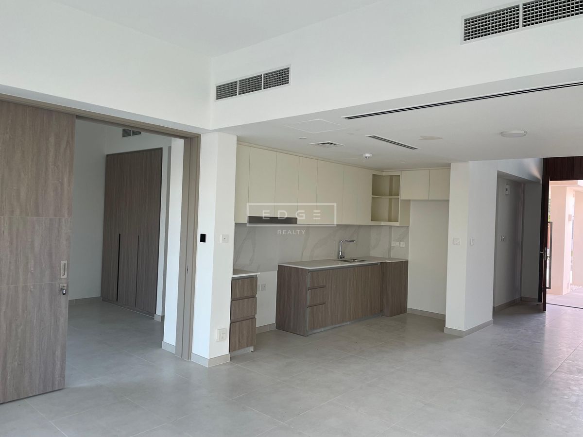 READY TO MOVE | GREAT LOCATION | GATED COMMUNITY