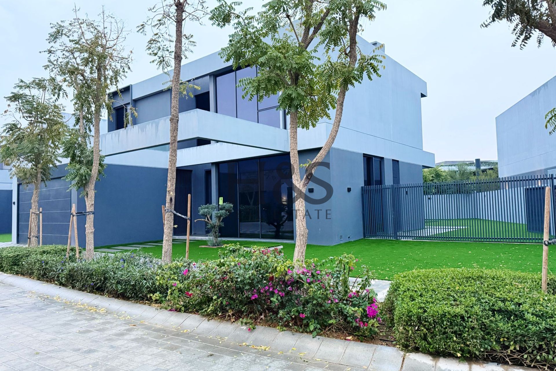 Massive 5BR Villa | 6,800 Sq. Ft Plot | Private Pool | Single Row