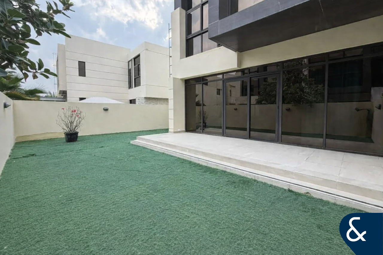 3 Bed TH-L | Furnished | Vacant | Single Row