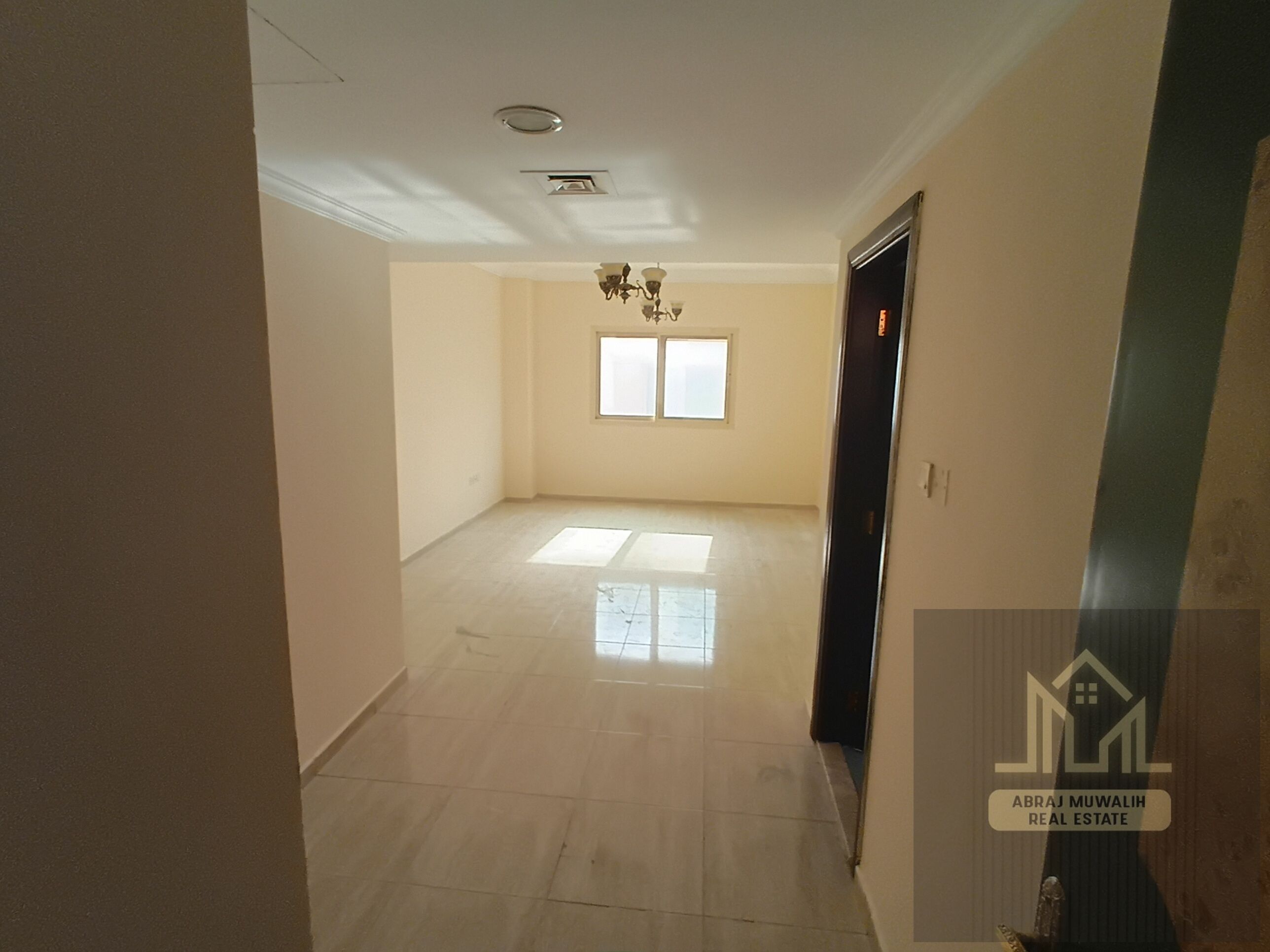 1BHK specious 2 wasroom + parking new muwalih 37k