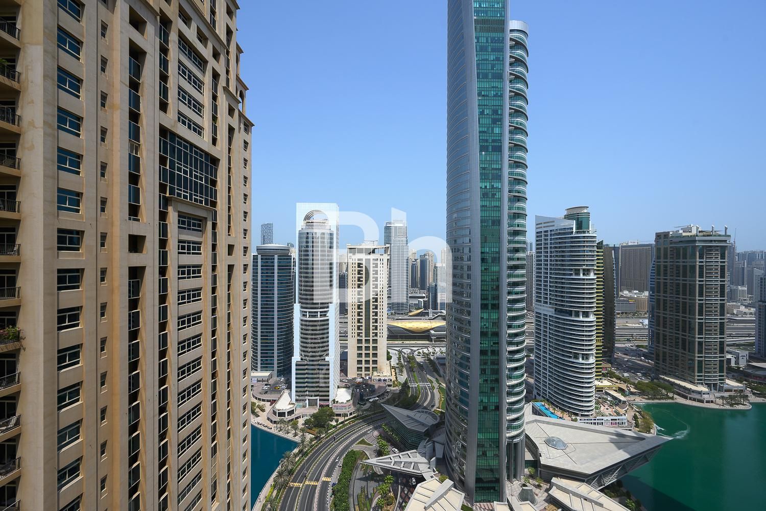 Elegant 2 BR | Bonnington Tower | Prime Location