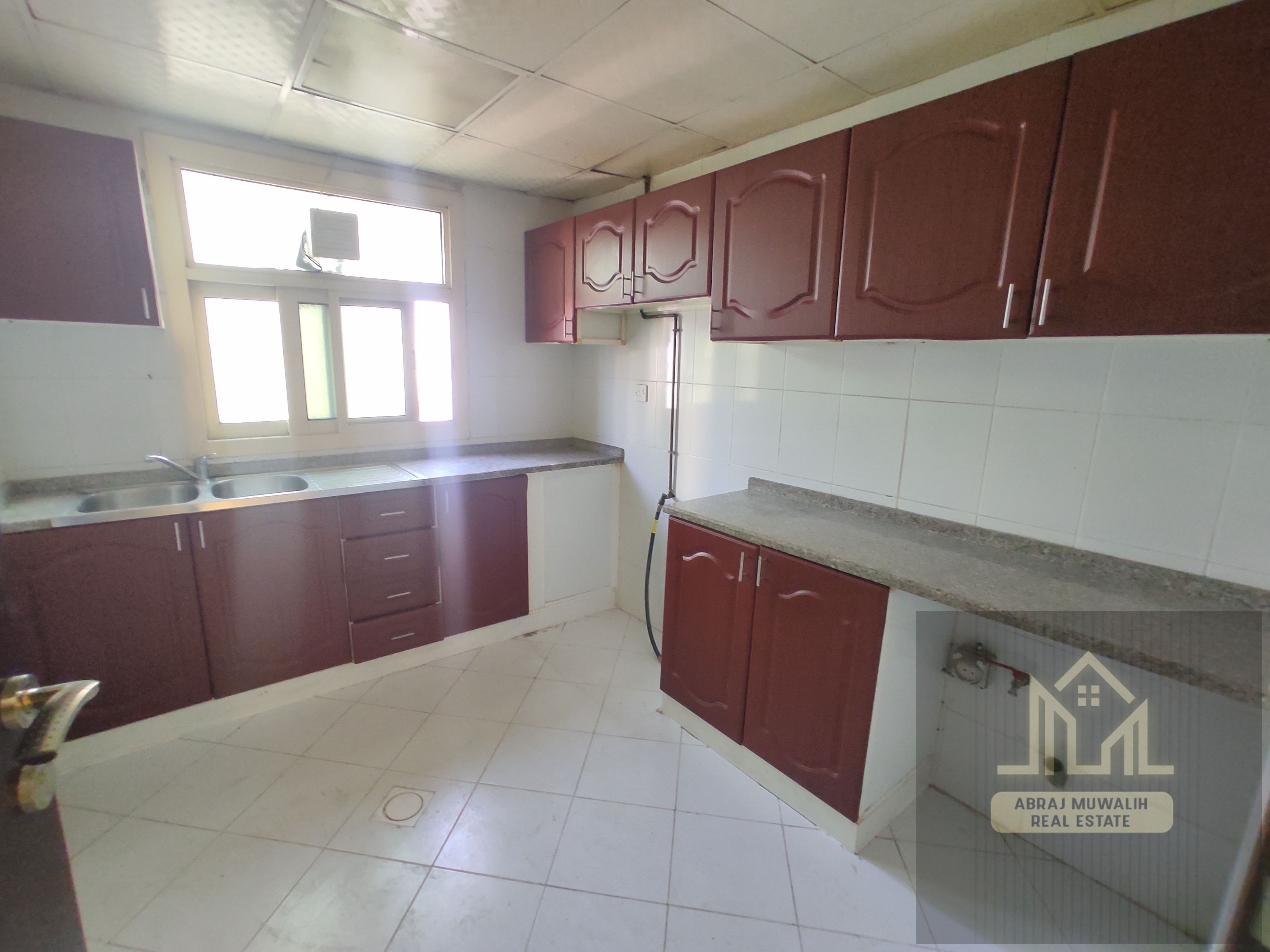Luxurious 1 BHK Residence with Parking in Muwalih Commercial – AED 38k”