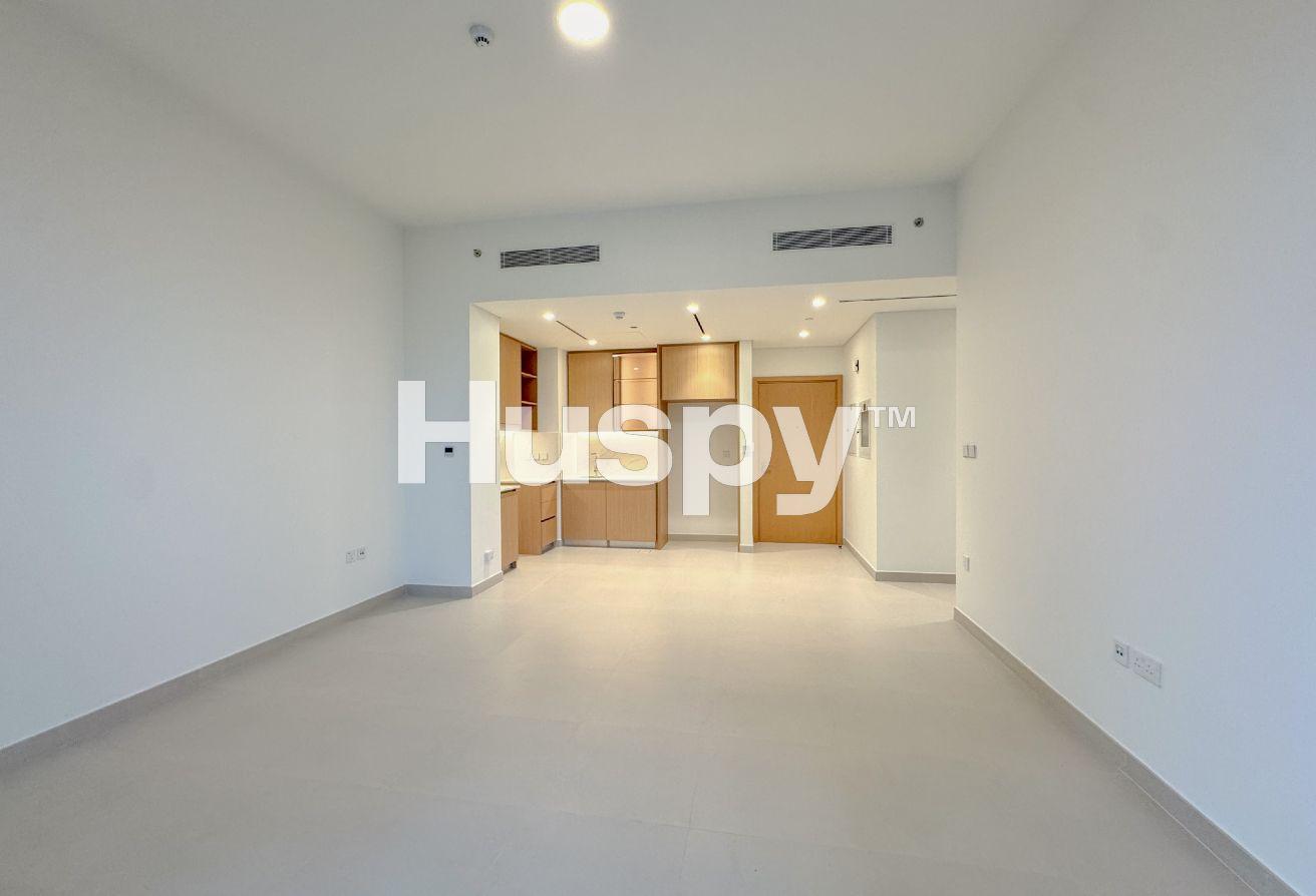 Available Now | Mid Floor | Community View
