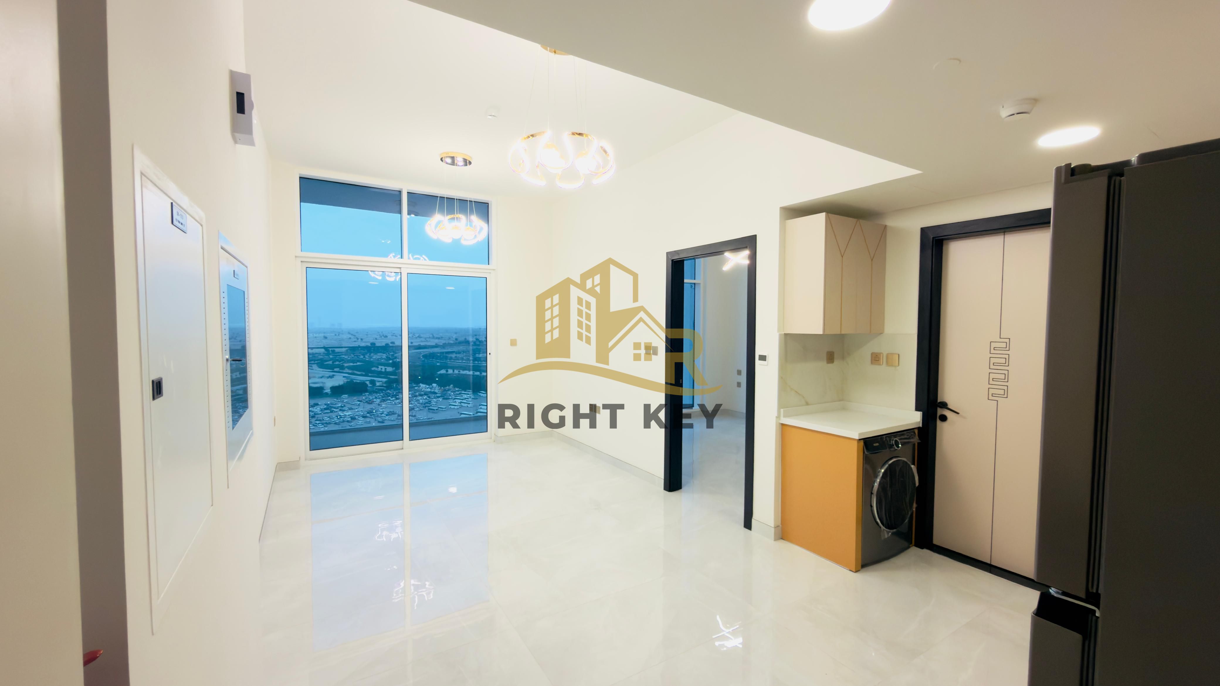12 Chqs / Brand New / Fitted Kitchen / 68k
