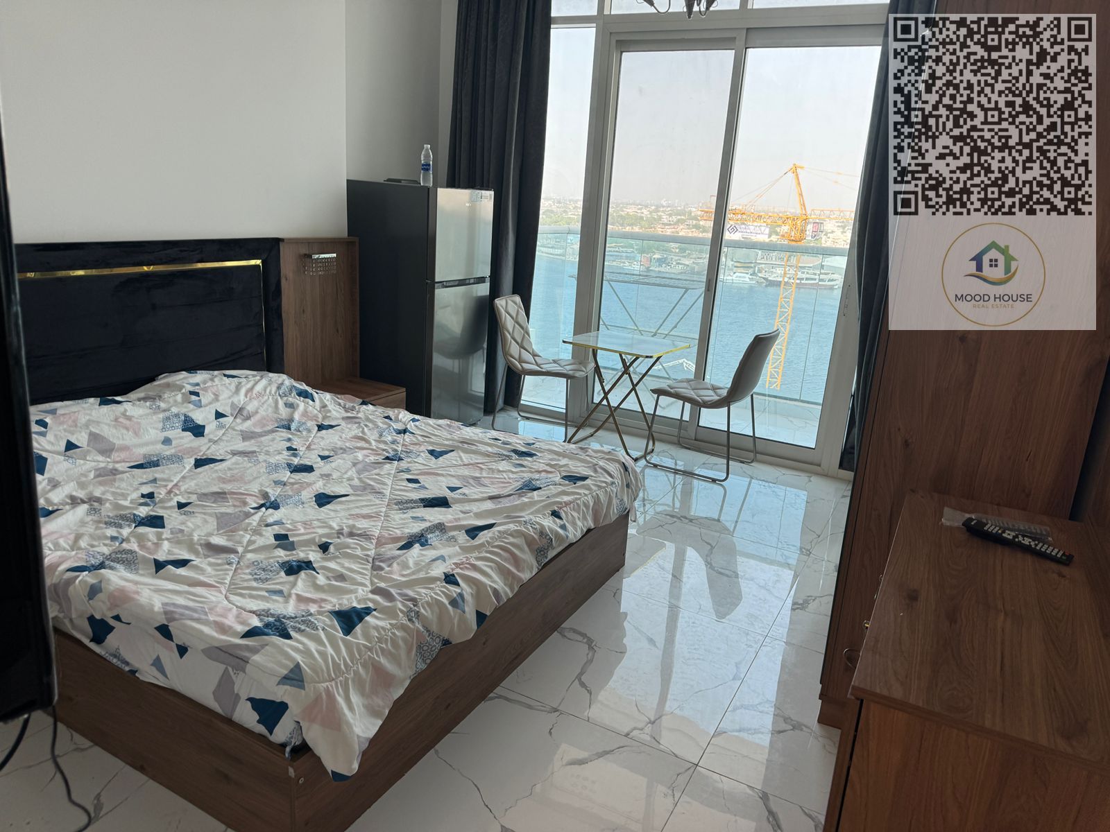 A distinctive studio in Oasis Towers with an attractive sea view, close to all services, good finishing, suitable for living or investment, with integ