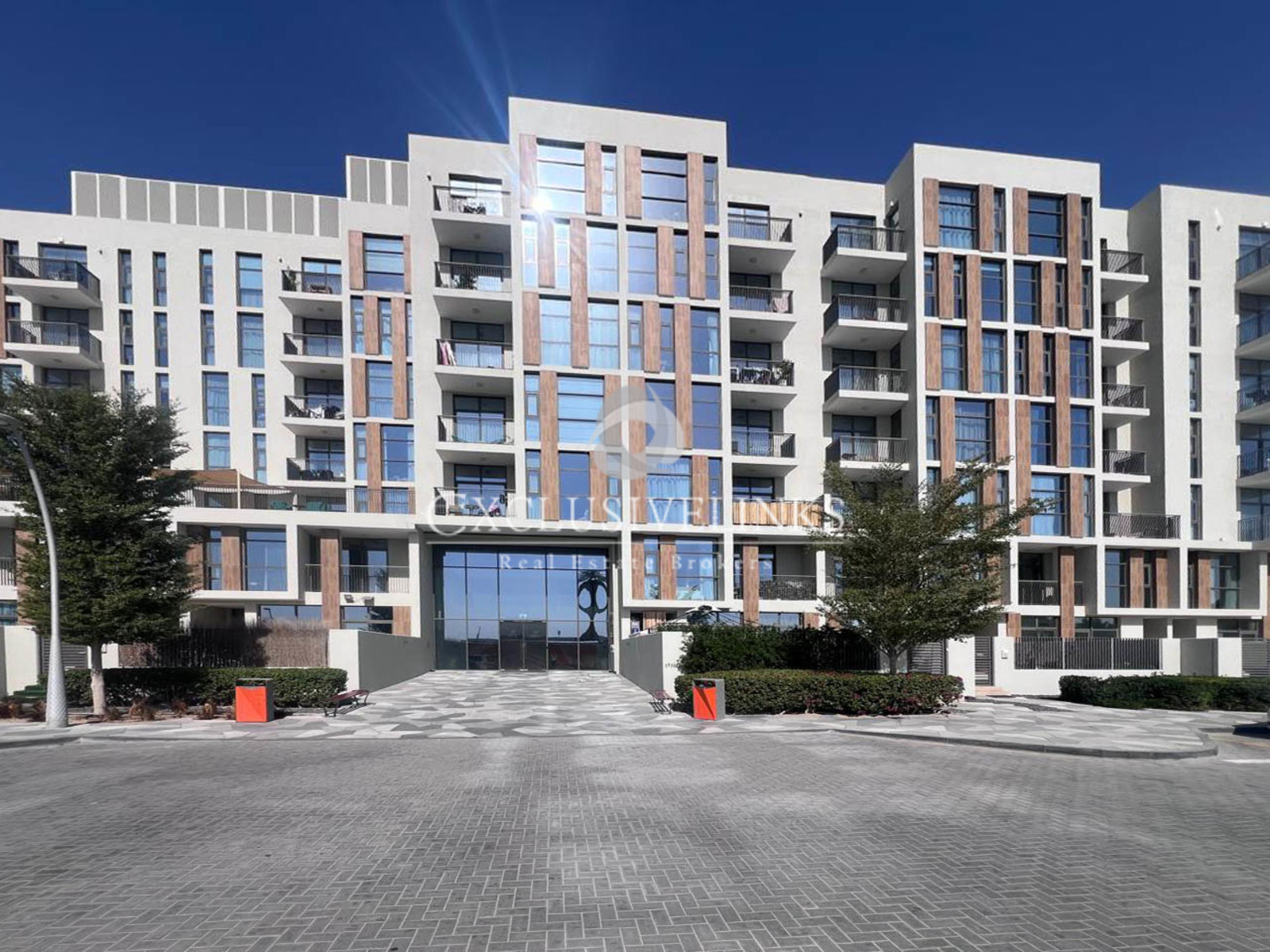 Vacant | Pool Access | Spacious & Light
