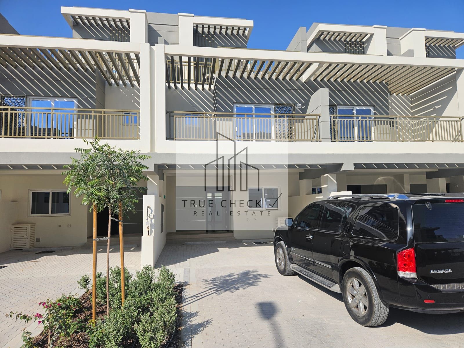 BRAND NEW UNIT | MIDDLE UNIT | WITH BIG ROOF TERRACE