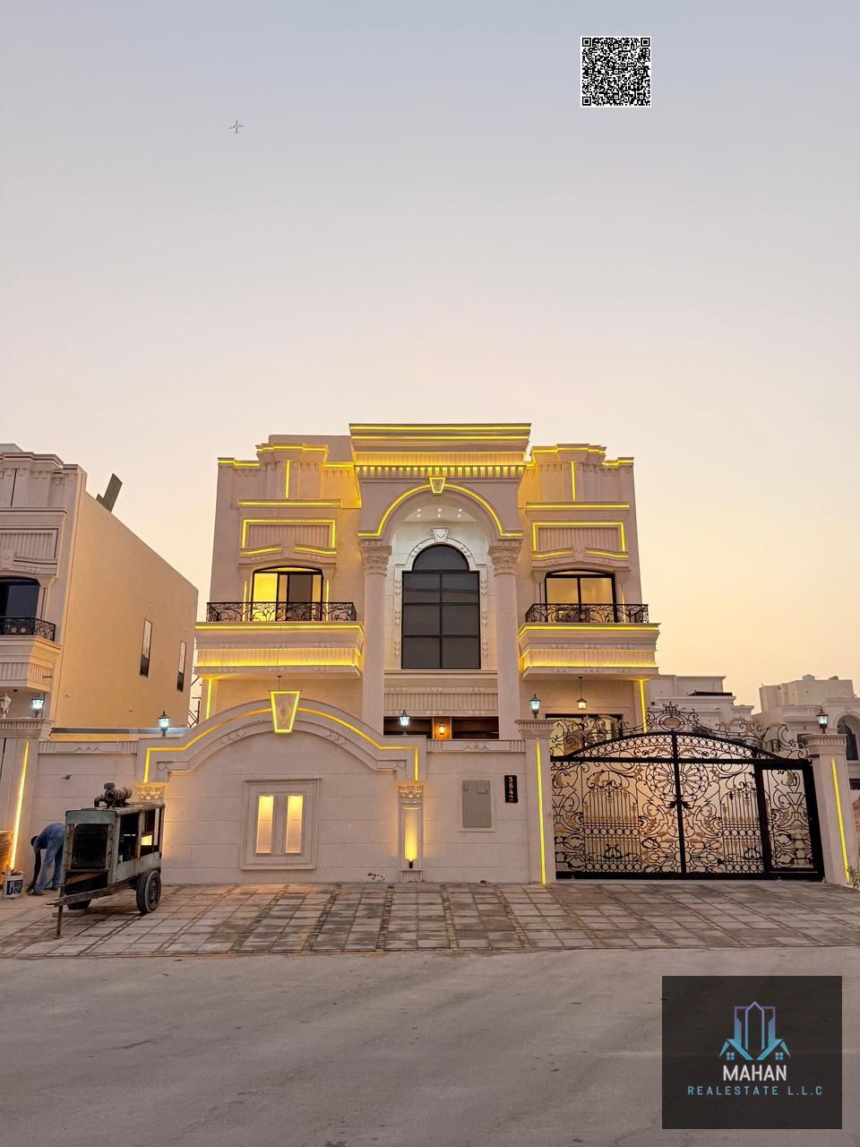 For sale: a luxurious classic-style villa located in the prestigious Al Helio 2 area, Ajman, featuring an elegant classical architectural design, VIP finishing, and spacious layouts that offer maximum comfort, privacy, and timeless sophistication.