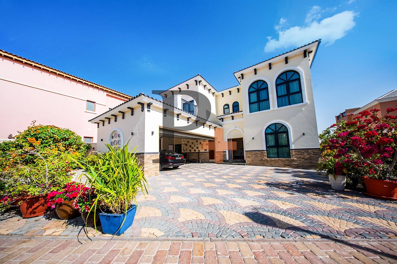 Upgraded Spacious Villa | Golf community | Lake | Pool & Landscaped