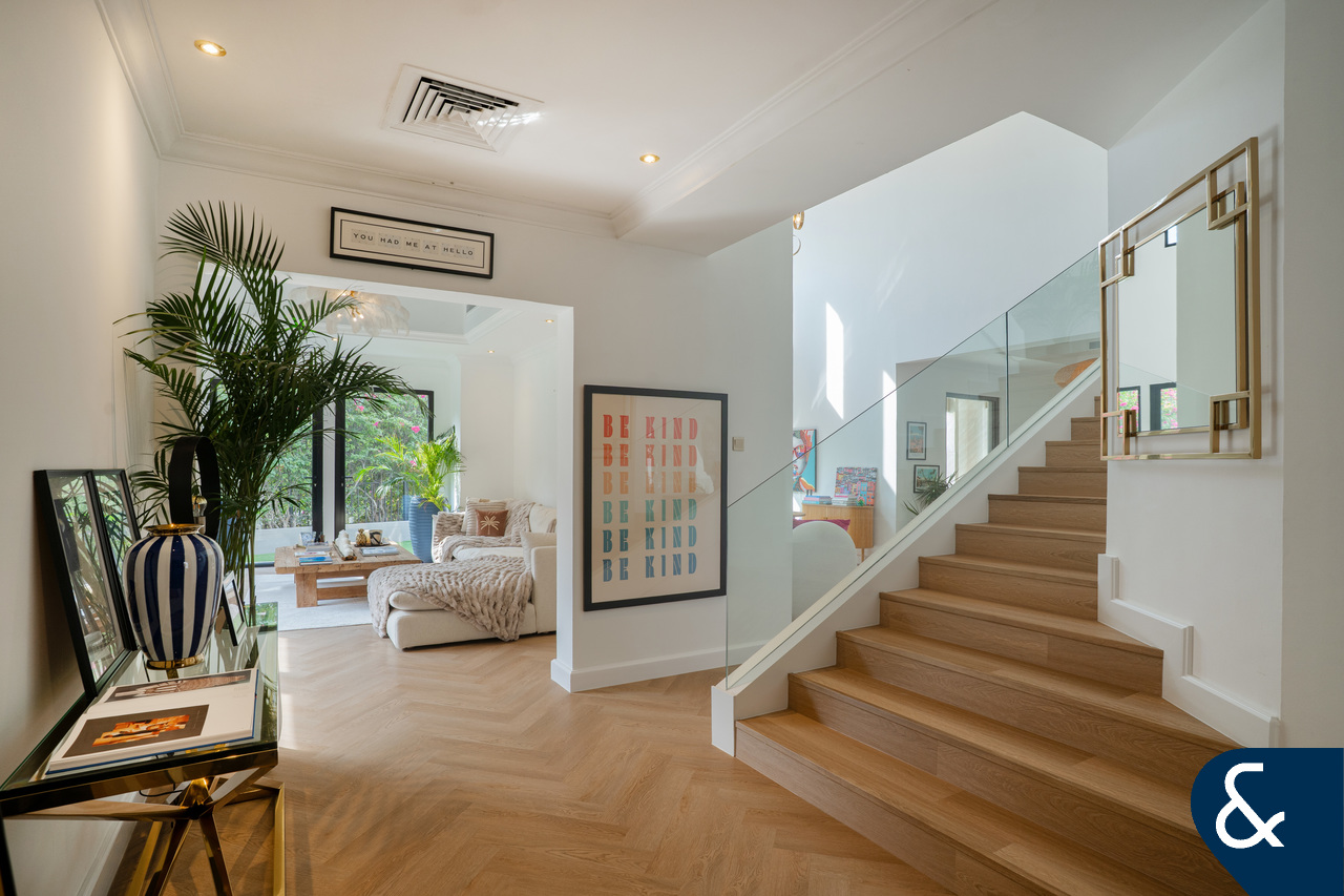 Elegant 4BR | Upgraded | Pool | Skyline Views