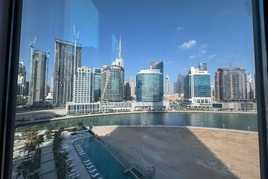 Burj Khalifa - Canal Views / Just Handed Over
