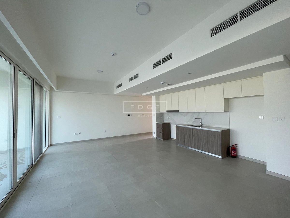 AVAILABLE NOW | SINGLE ROW | CLOSE TO AMENITIES