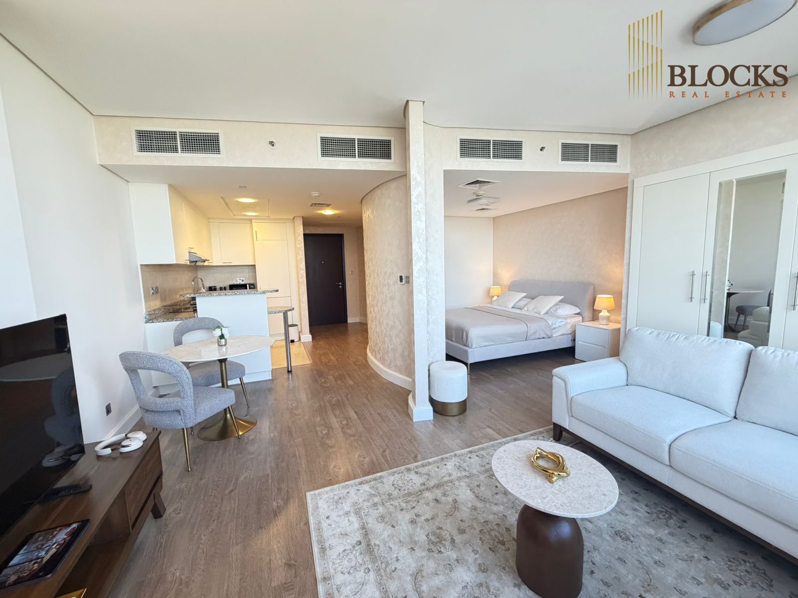 FULLY UPGRADED & FURNISHED STUDIO | HIGH FLOOR