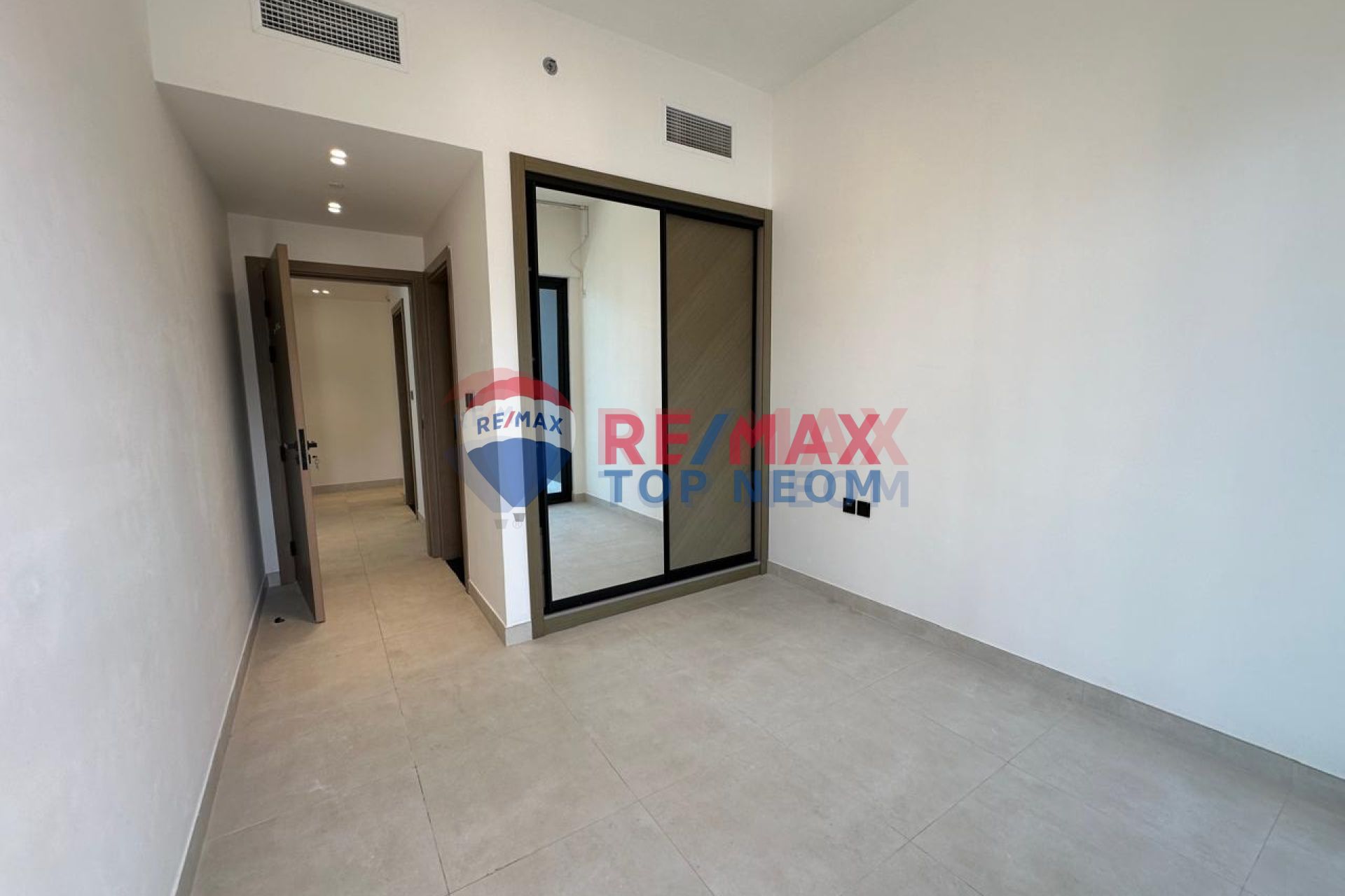 COMMUNITY VIEW || LUXURIOUS || READY TO MOVE