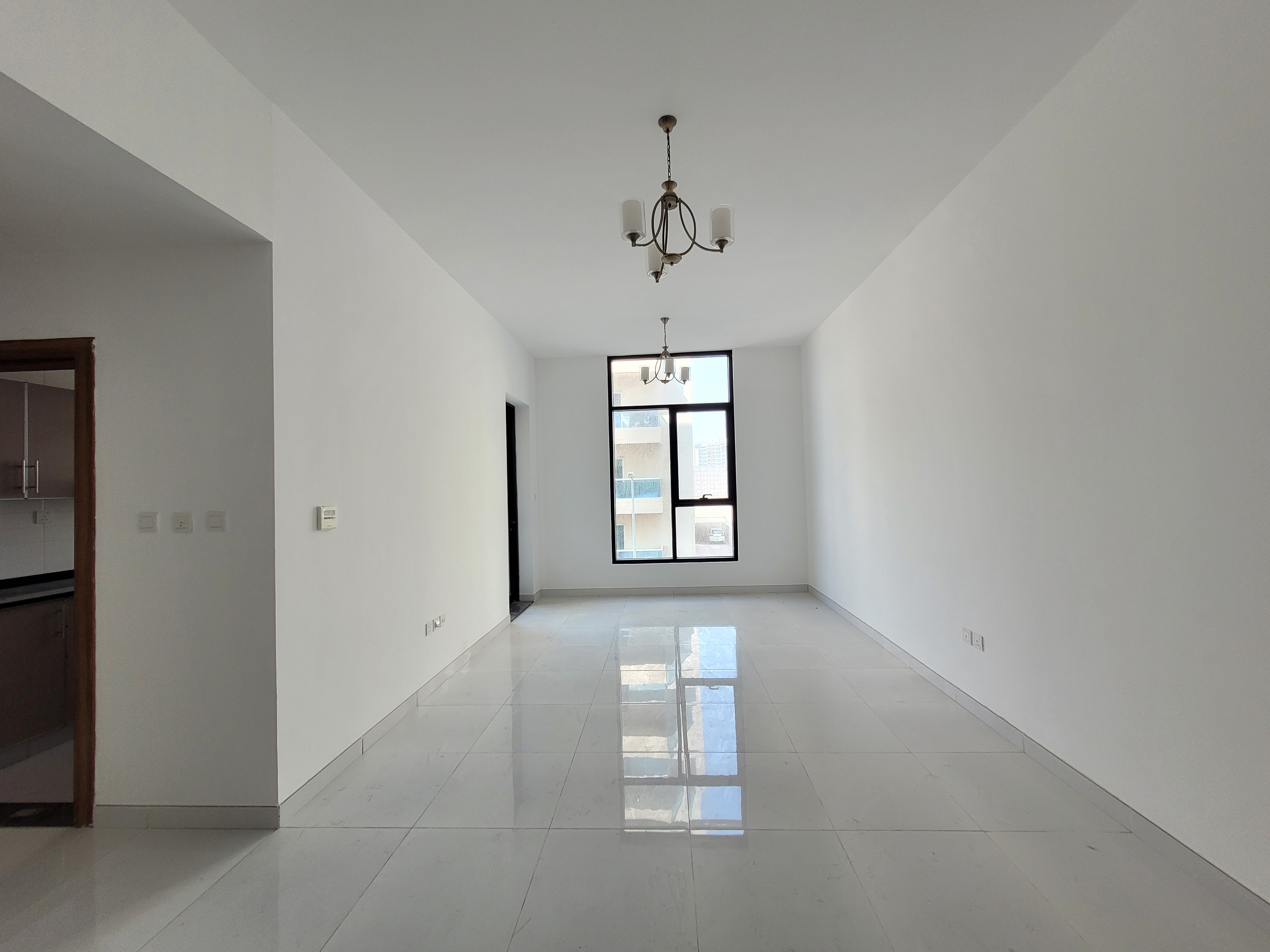 LUXURIOUS 1BHK WITH SPACIOUS HALL WITH CLOSE KITCHEN AND BALCONY AND COVERD PARKING.