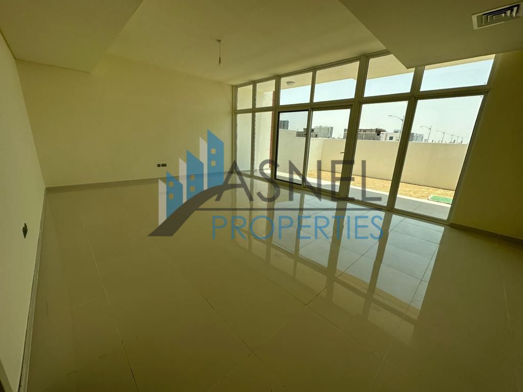 Spacious Living Room | Unique Layout | 4BR + Maid's Room