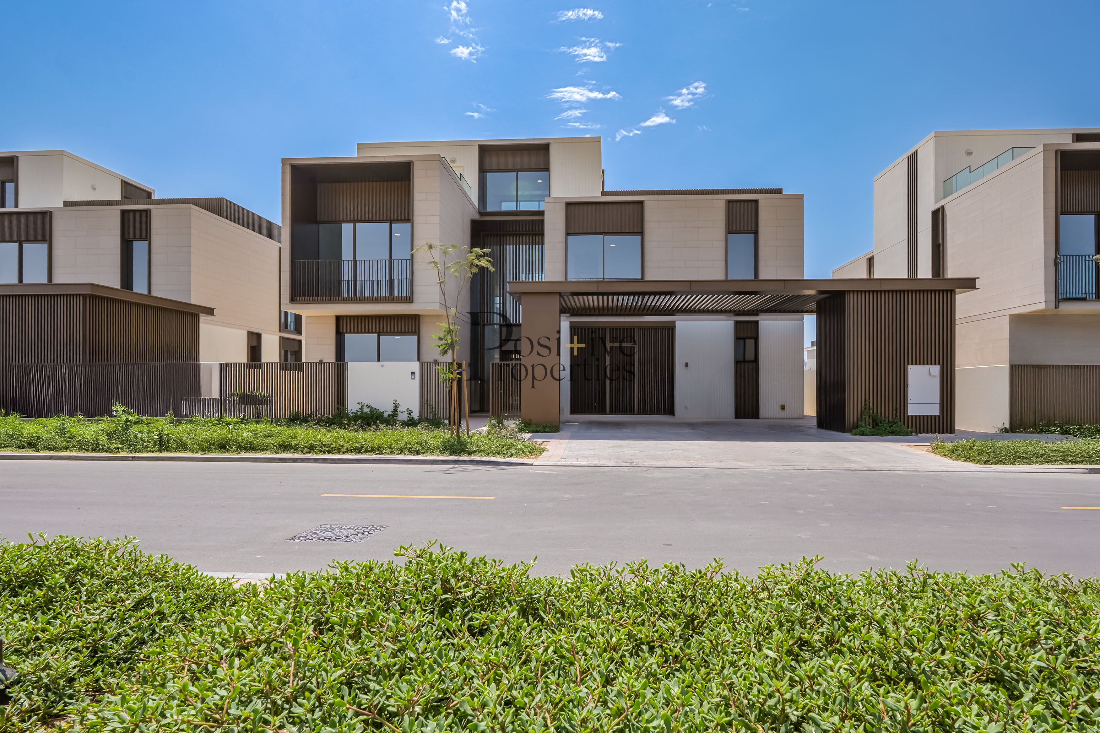 Bloom type | Flexible cheques | Luxury villa with Landscape and pool