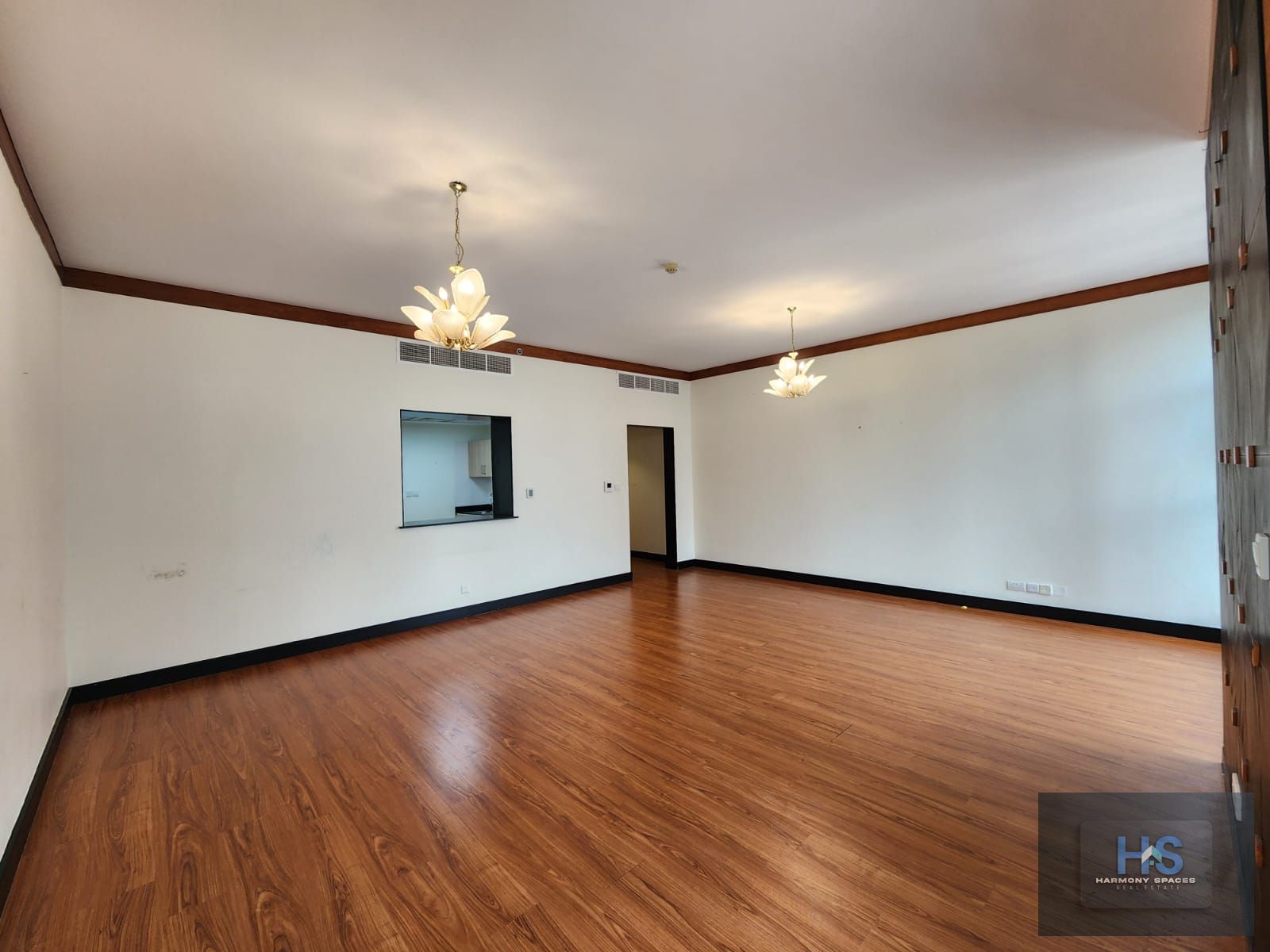 SPACIOUS- CHILLER FREE-CLOSE TO METRO