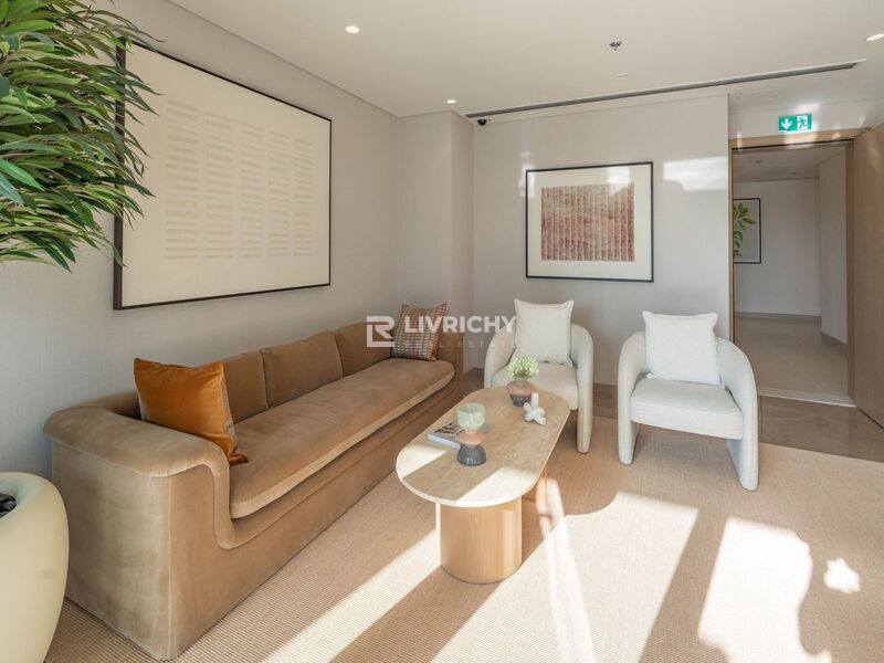 STYLISH N MODERN | SPACIOUS UNIT | PRIME LOCATION