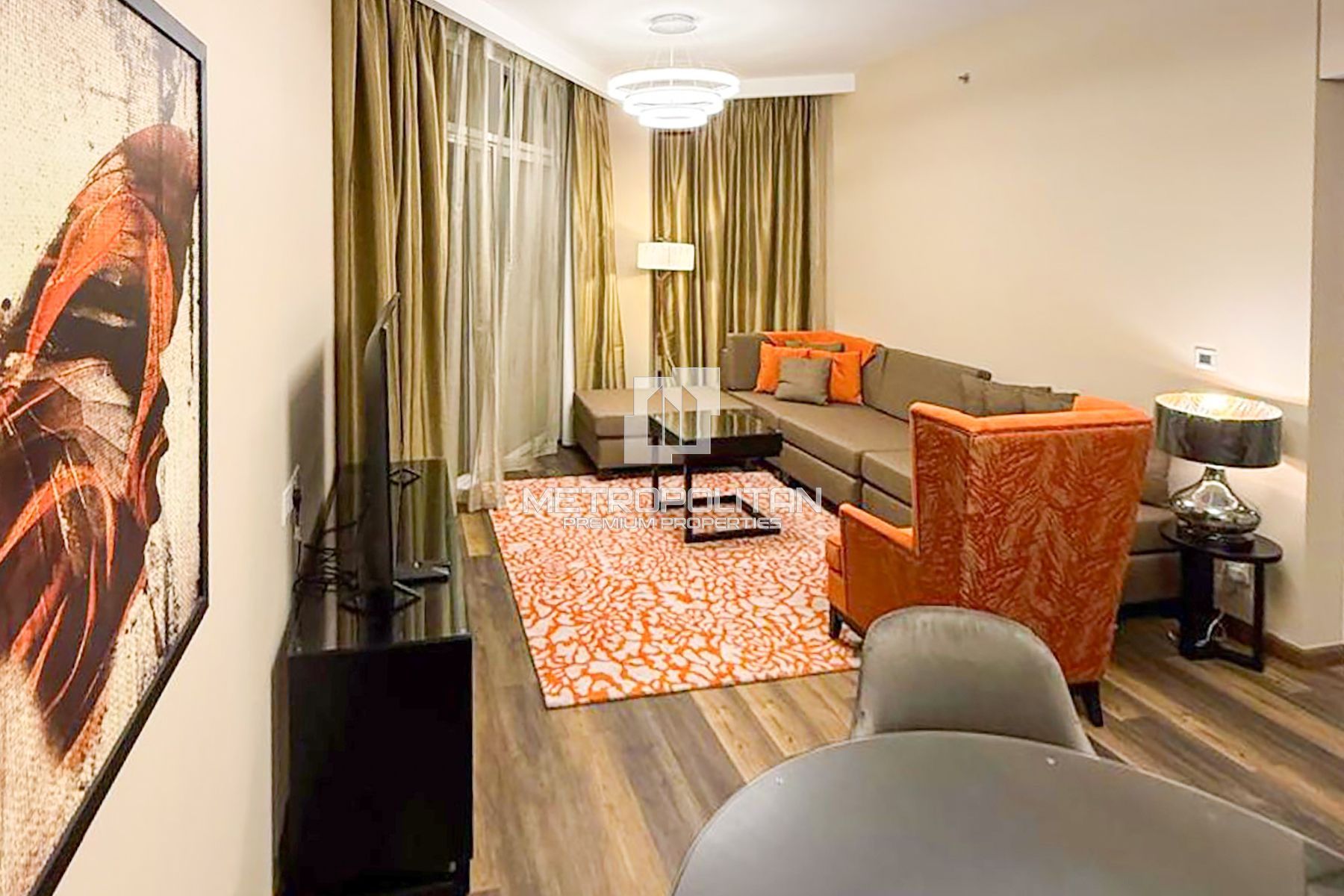 Beautifully Laid-Out and Fully Renovated Apartment